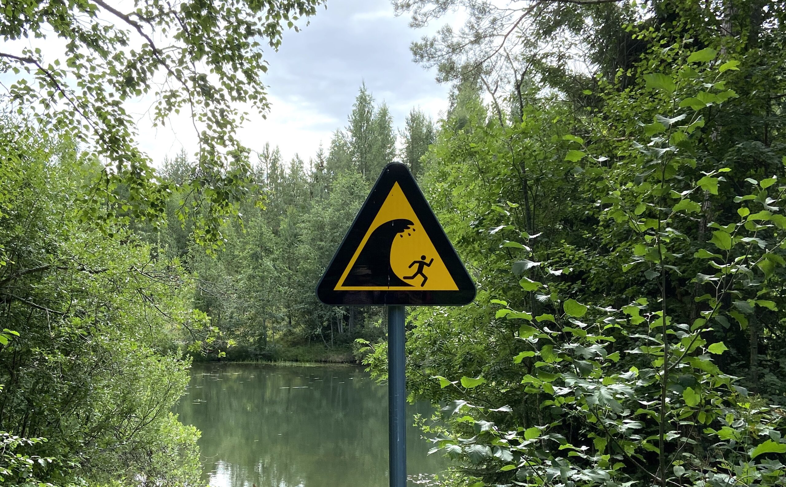River flood warning sign, Umeå, 2022. Photo: Ele Carpenter.